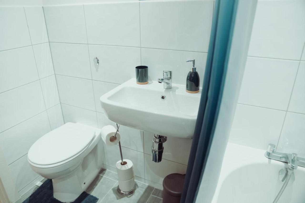 Bv Rare 3 Bedrooms At Conditioning House Bradford Perfect For Contractors Extérieur photo
